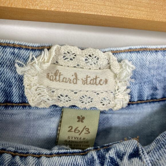 Altar'd State Light Wash Blue Denim Button Fly Fringe Shorts Women's Size 26/3 - Picture 5 of 7